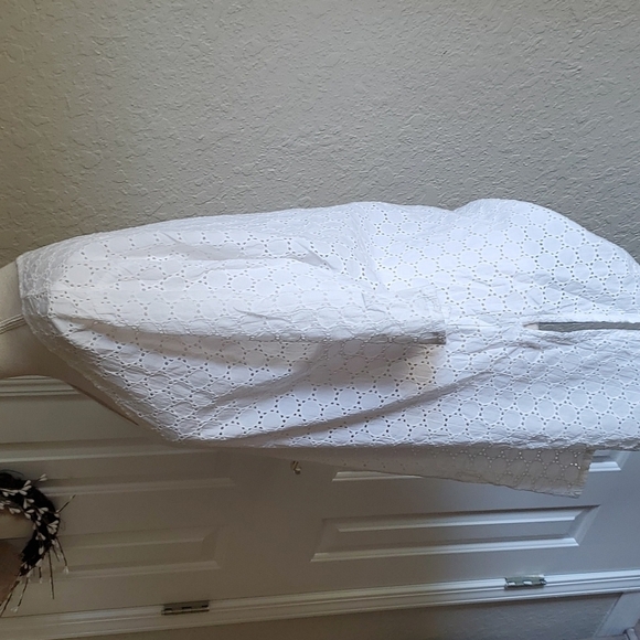 Eyelet tunic - Picture 3 of 5